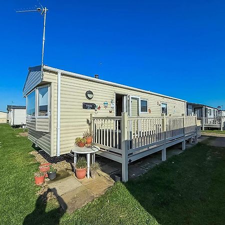 Lovely 6 Berth Caravan With Decking To The Side In Heacham Ref 21040E Exteriör bild