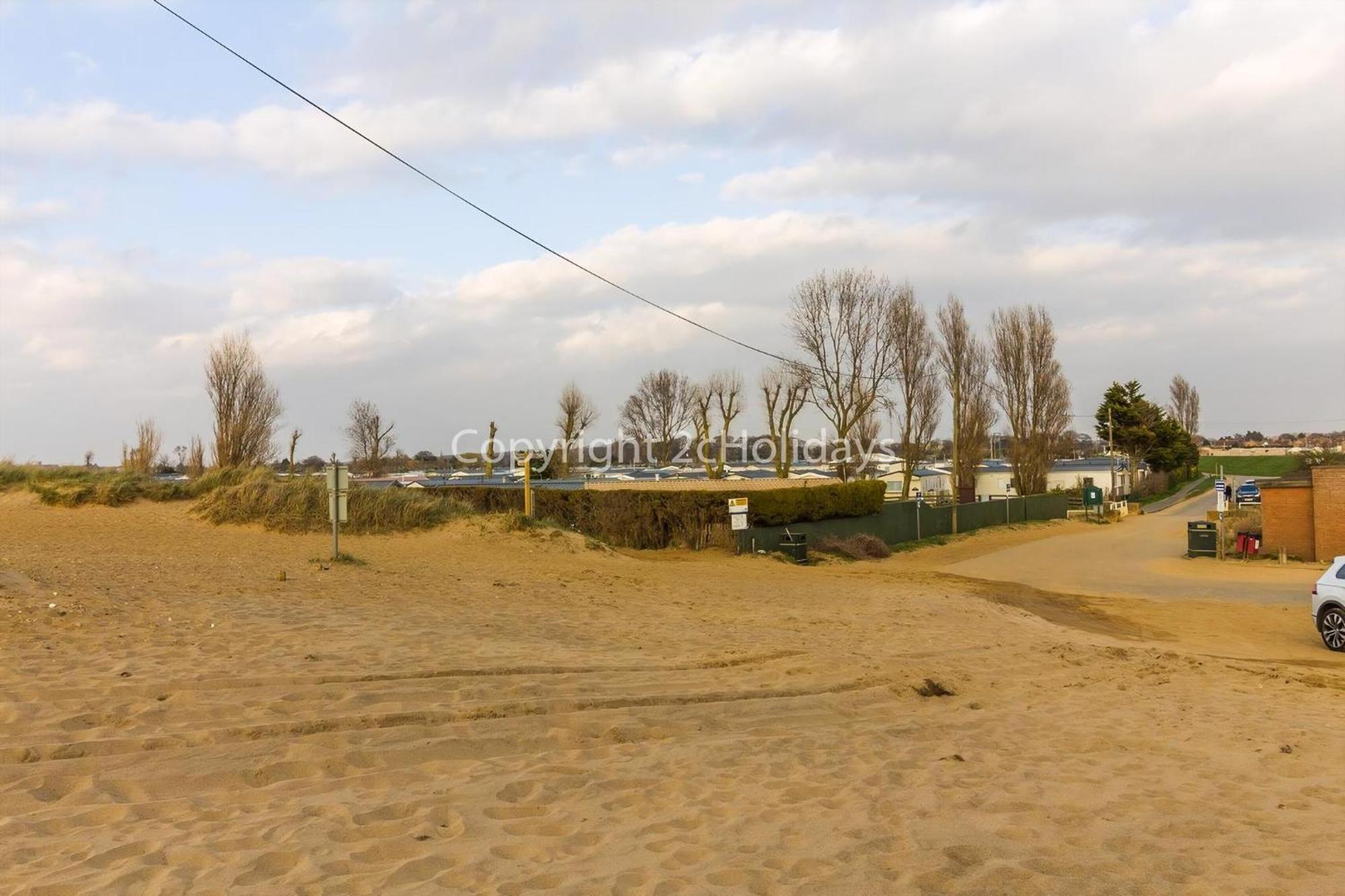 Lovely 6 Berth Caravan With Decking To The Side In Heacham Ref 21040E Exteriör bild