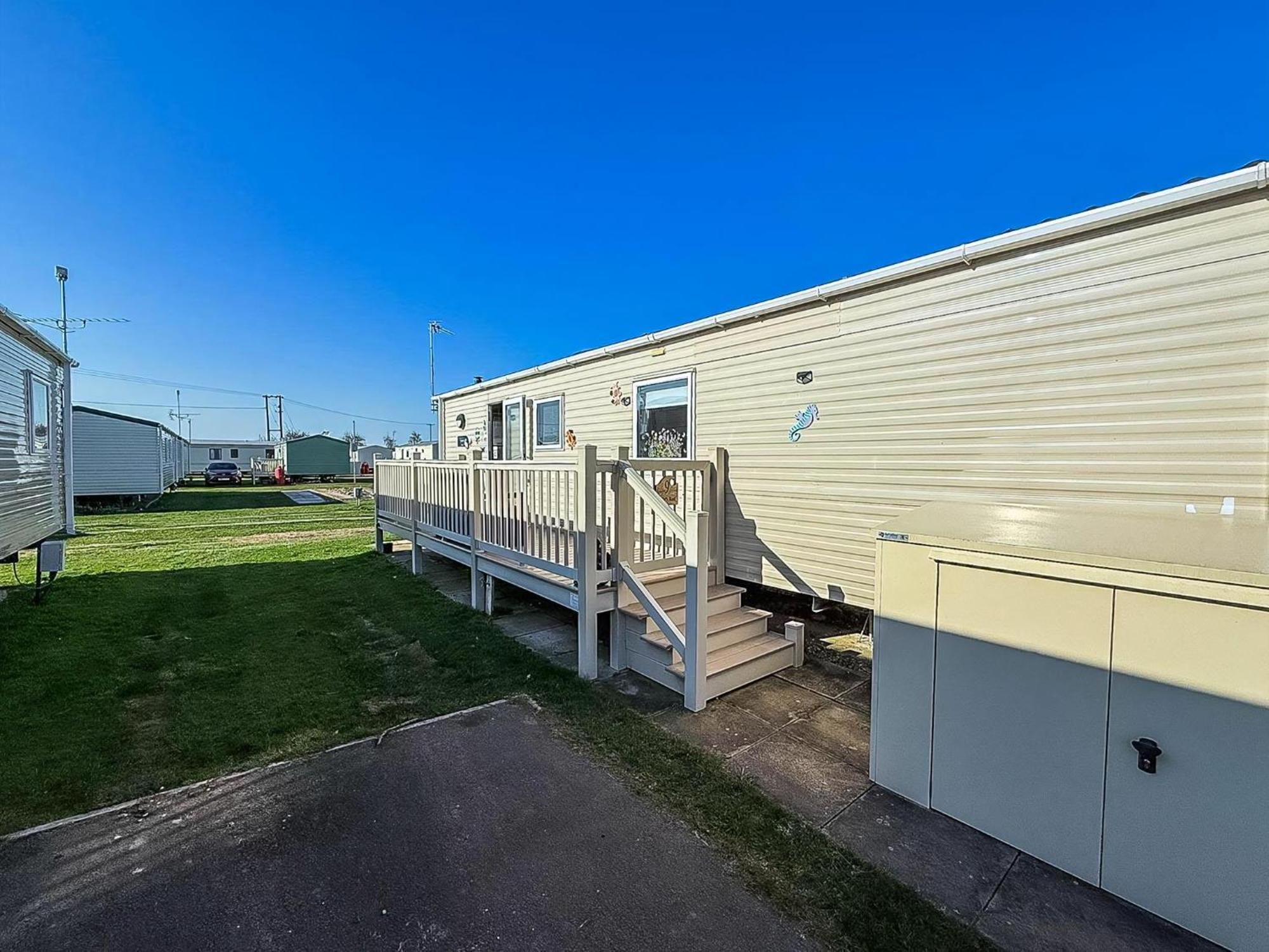 Lovely 6 Berth Caravan With Decking To The Side In Heacham Ref 21040E Exteriör bild